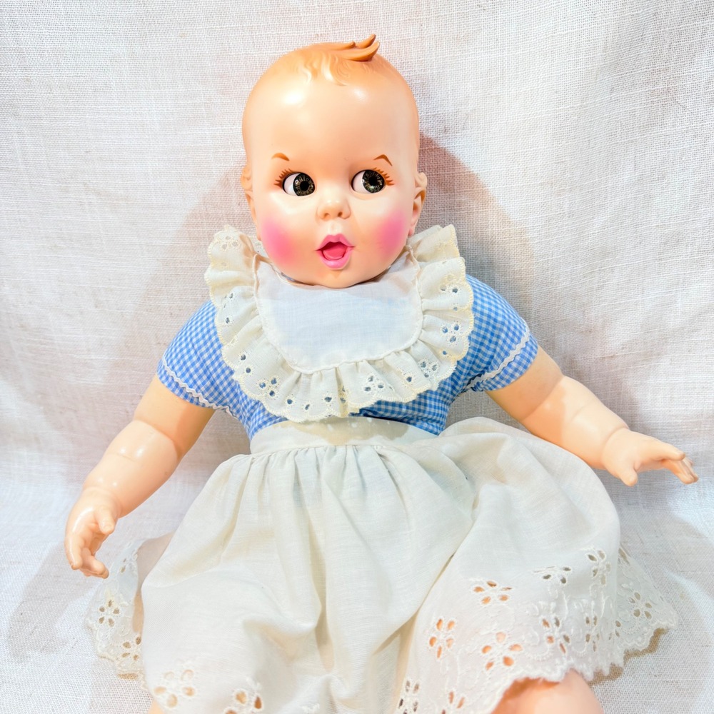 Vintage 1979 Gerber Baby Doll Vinyl Gingham Dress Eyelet Apron Collectible 1970s - Picture 3 of 7